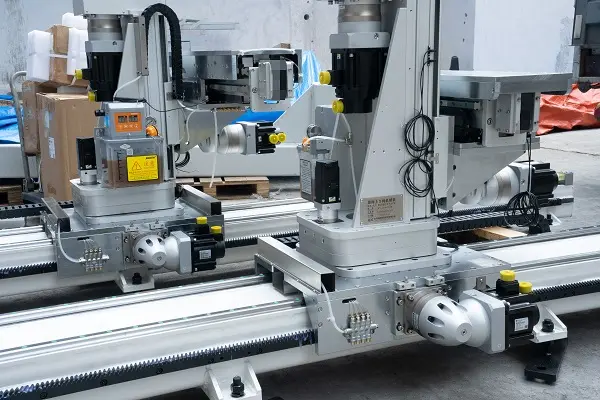 伸缩旋转上料机械手